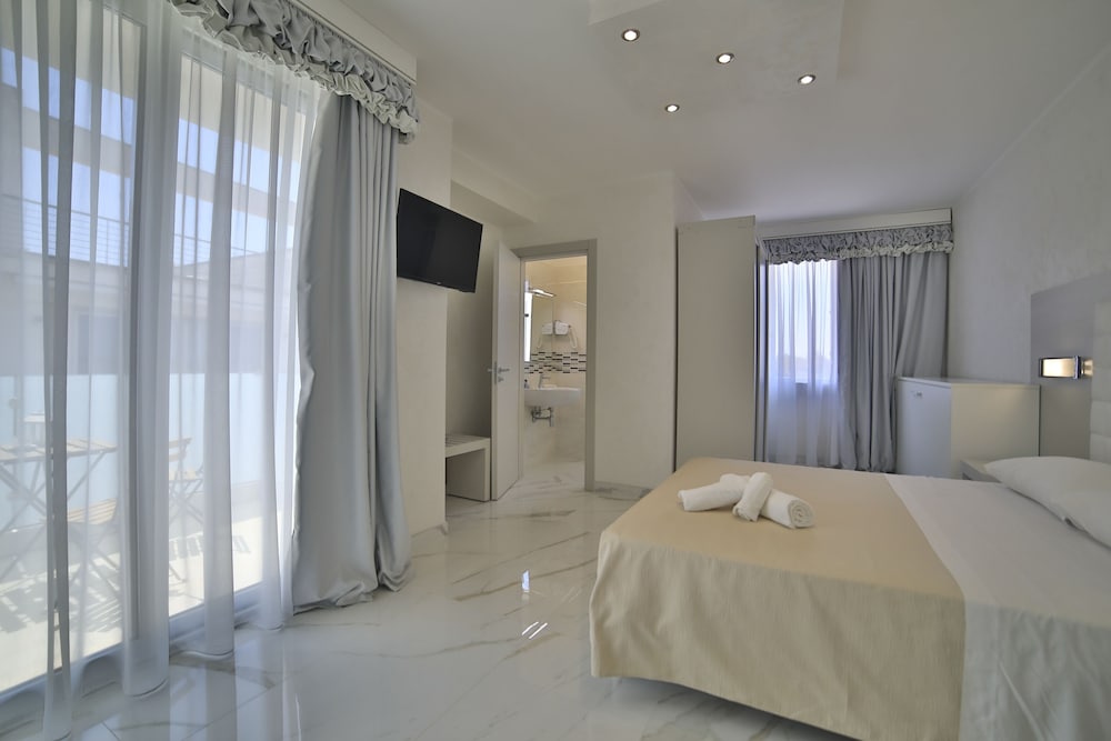 Riviera Luxury Rooms