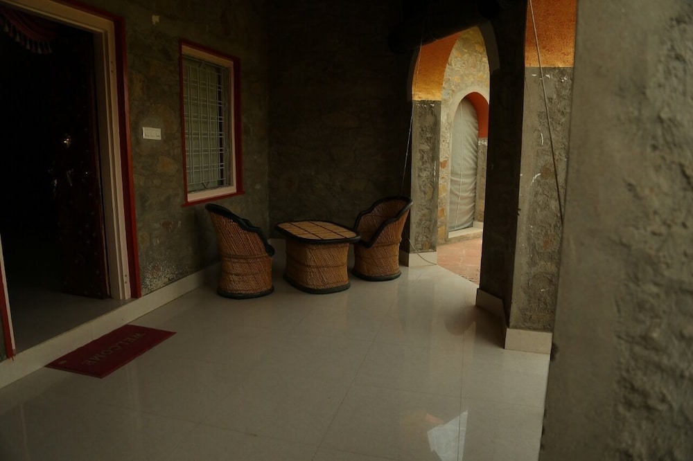 Van Chhavi Resort