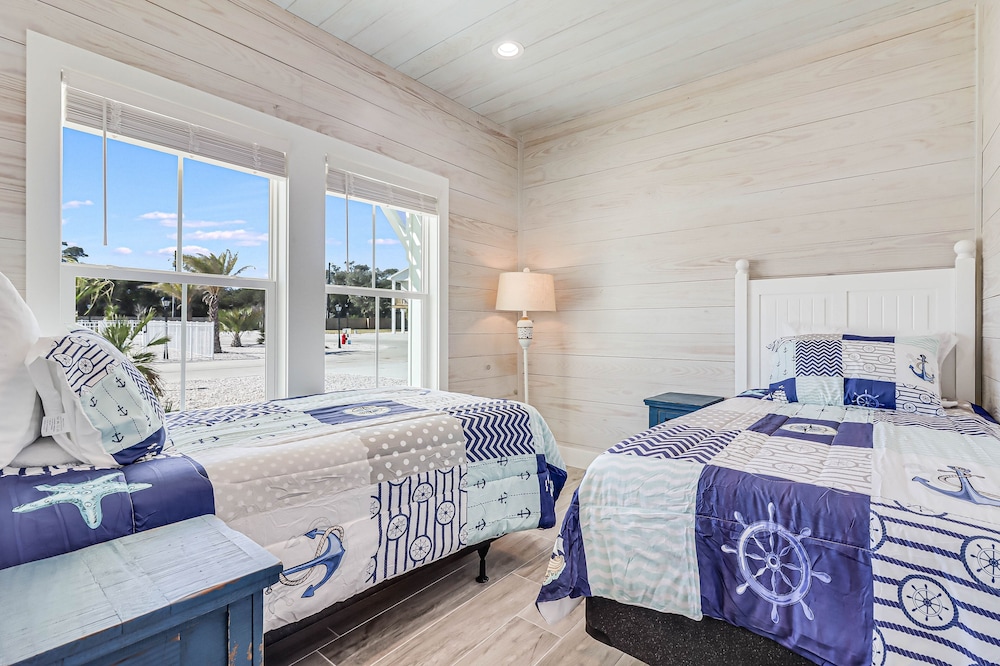 Ahoy Matey Sp151 4 Bedroom Home by RedAwning view 2