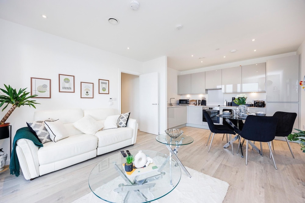Newly Built 2 Bed Apartment By London City Airport