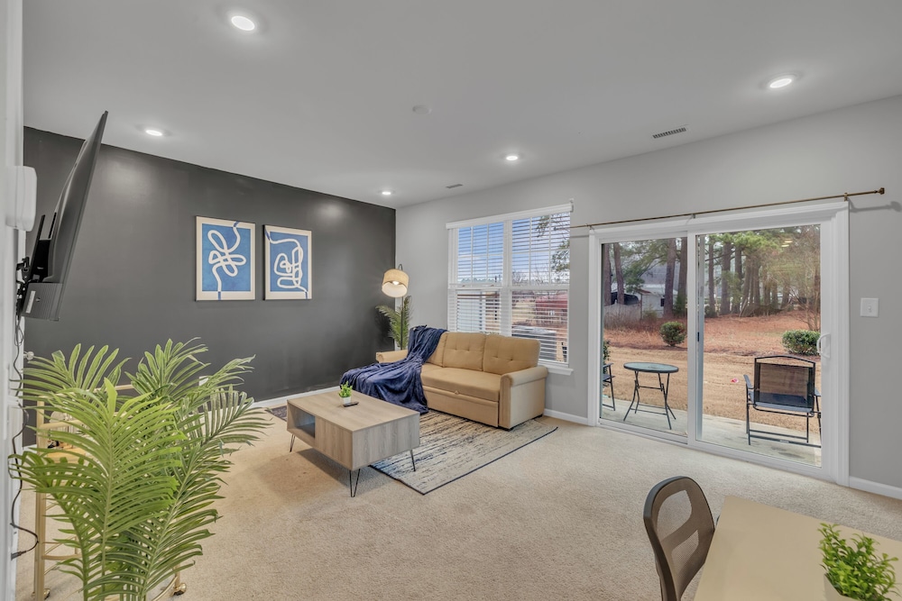 King 4BR Townhouse to Downtown Durham