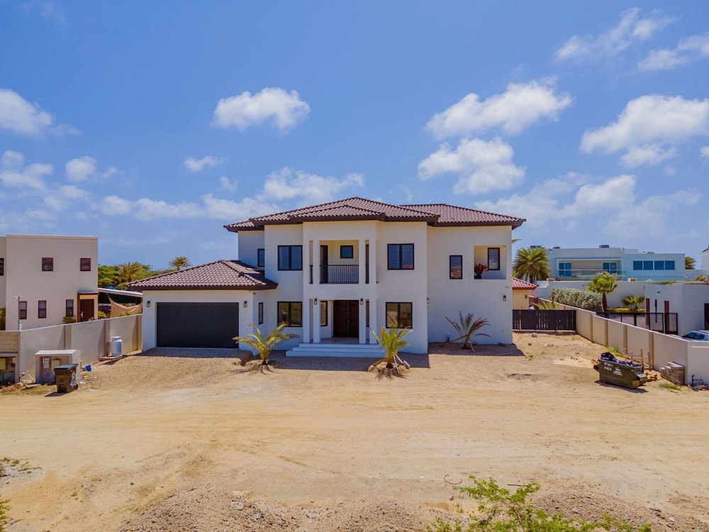 NEW Walk 2 Beach - 5BR Bonusroom w Pool Office