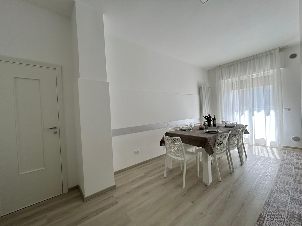 My50s in Monopoli With 4 Bedrooms and 2 Bathrooms
