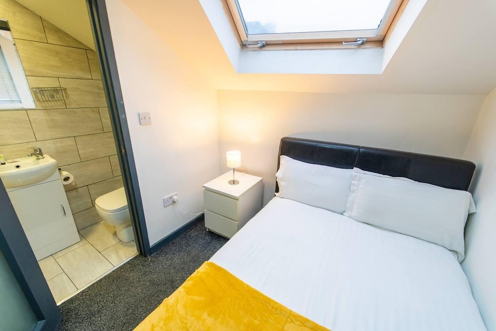 Spacious Comfortable Studio Near the University view 4