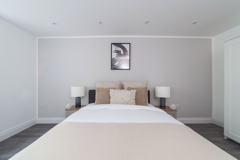 The Cricklewood Apartment