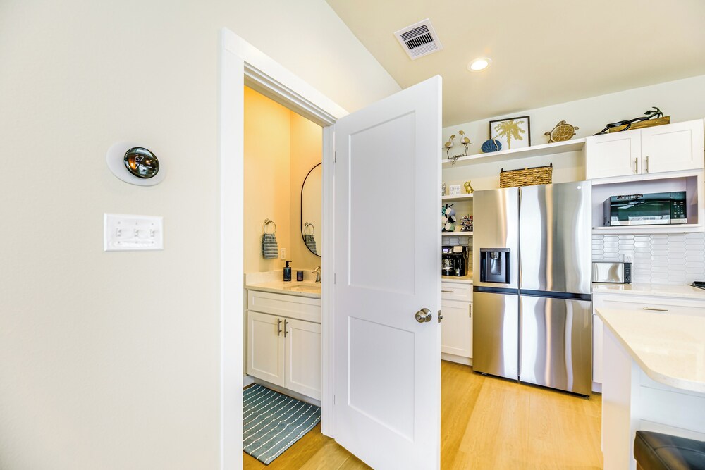 1 Mi to Beach: Home w/ Pool Access in Port Aransas