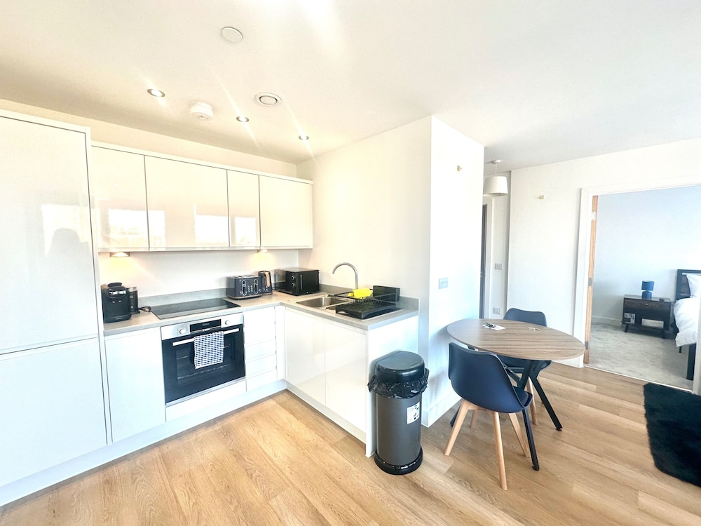 Up to 40 Percent Off Old Trafford Modern Apartment