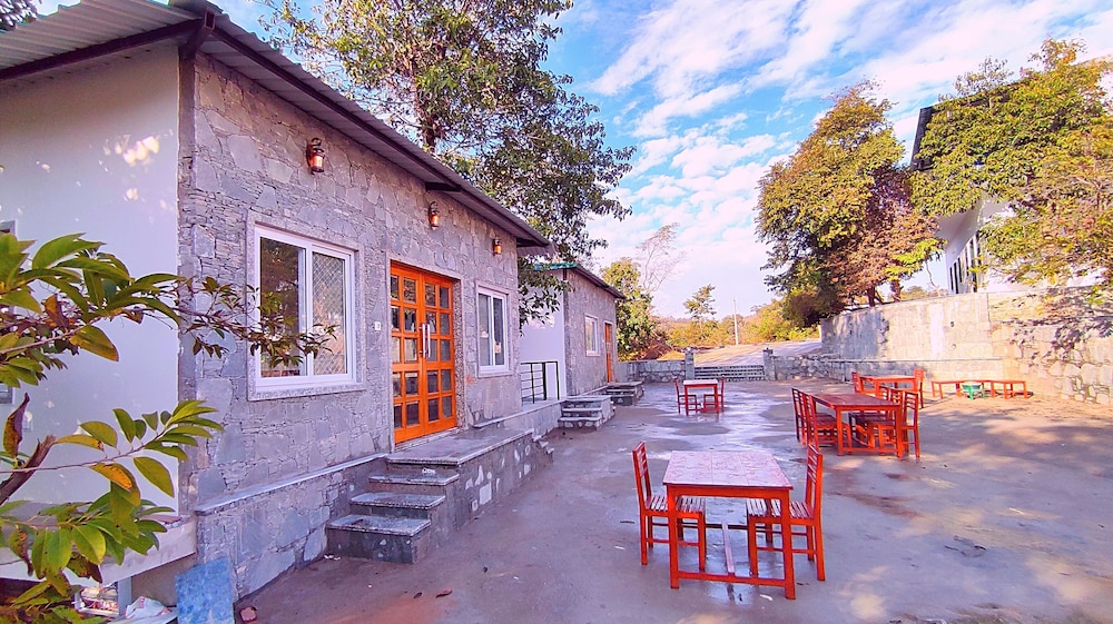 Takhat Villa by ShriGo Hotels view 4