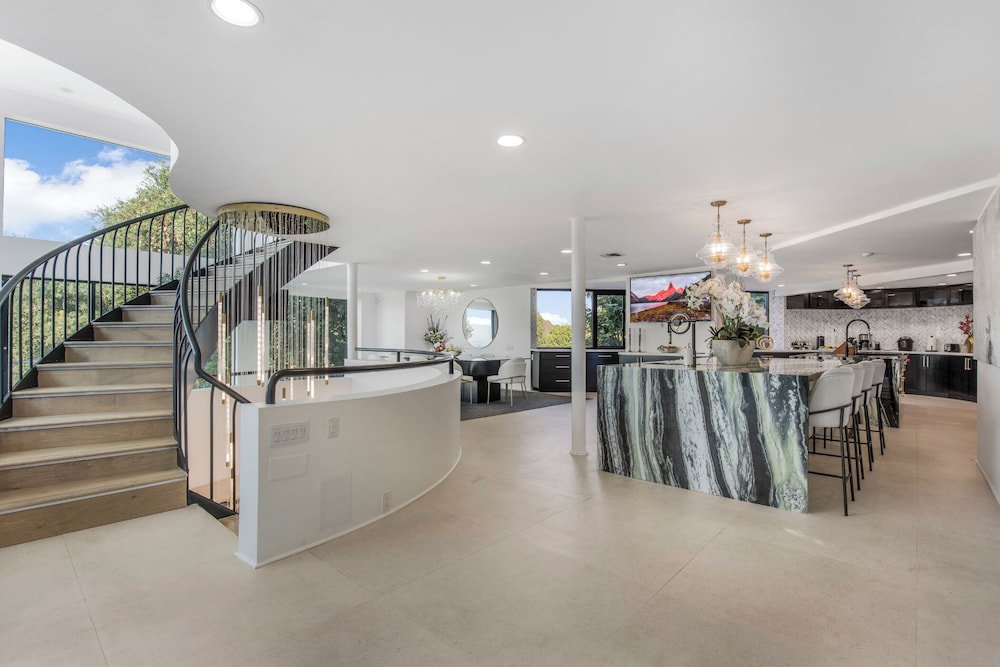 Los Angeles Vacations - Bel Air Yacht Mansion - Property Image 12