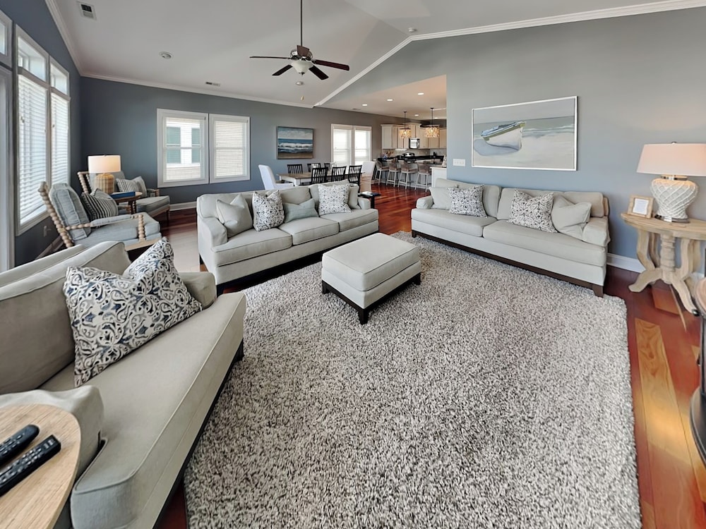 Queens Grant by Topsail Realty