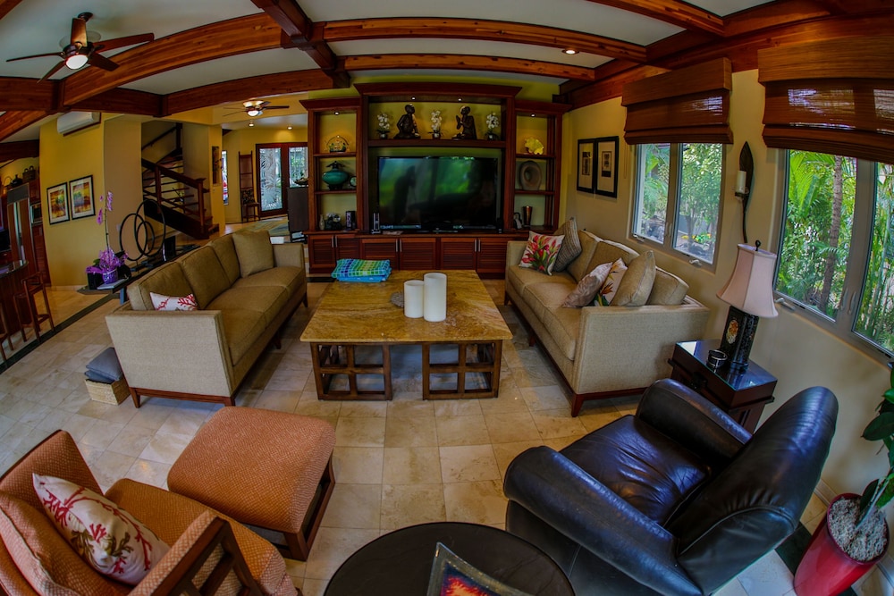 Alii Point #15 - Almost Oceanfront 3 Bedroom Home by RedAwning