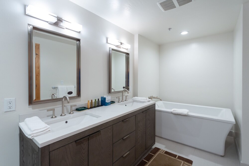 Trail's End Lodge at Deer Valley Resort - Four Bedroom Residence with Space #504 4 Condo