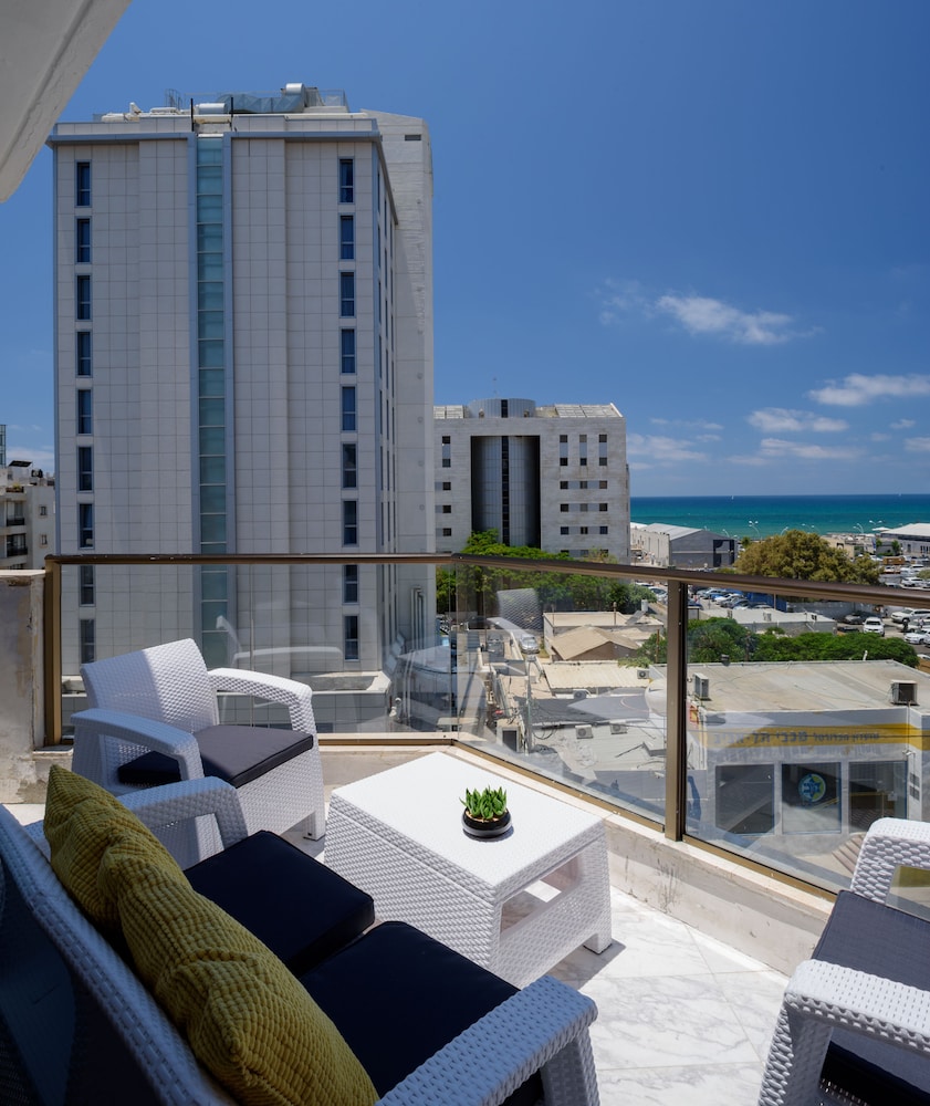 Beach View Apartments And Studio