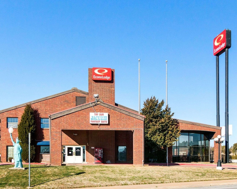 Wichita Falls Vacations - Econo Lodge Wichita Falls Downtown - Property Image 1