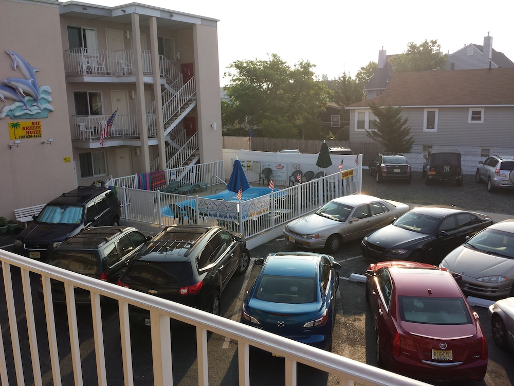 Bay Breeze Motel