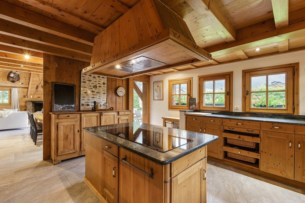Magnificent Chalet Valhalla 5 Central Chamonix