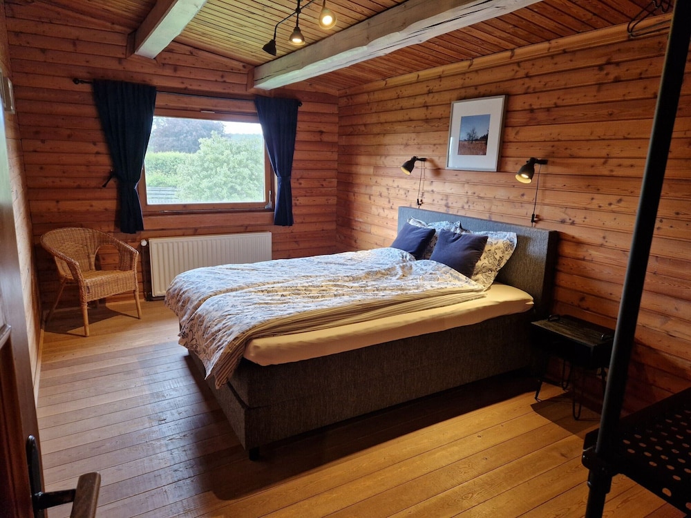 Traditional Chalet with Garden near Malmedy & Hautes-Fagnes view 2