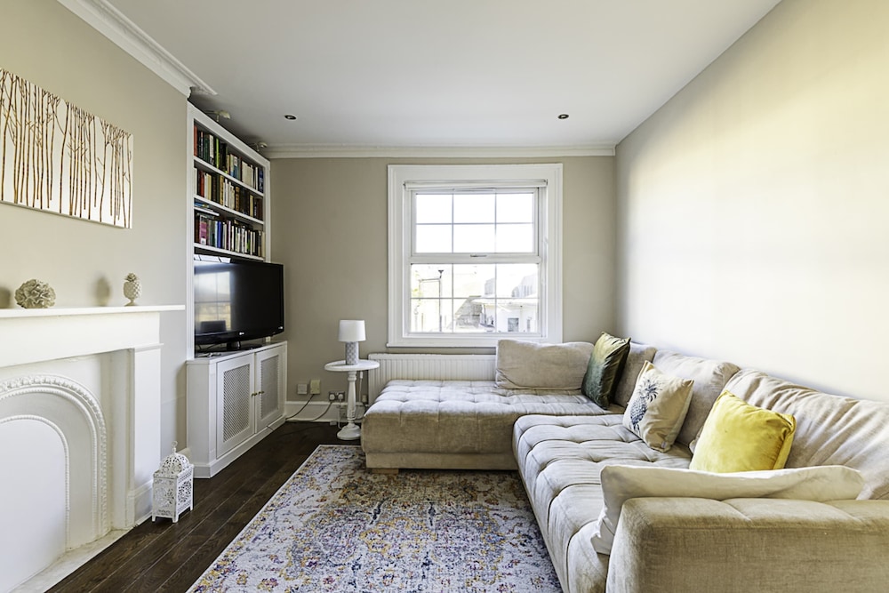 Contemporary and Spacious Kensington Home