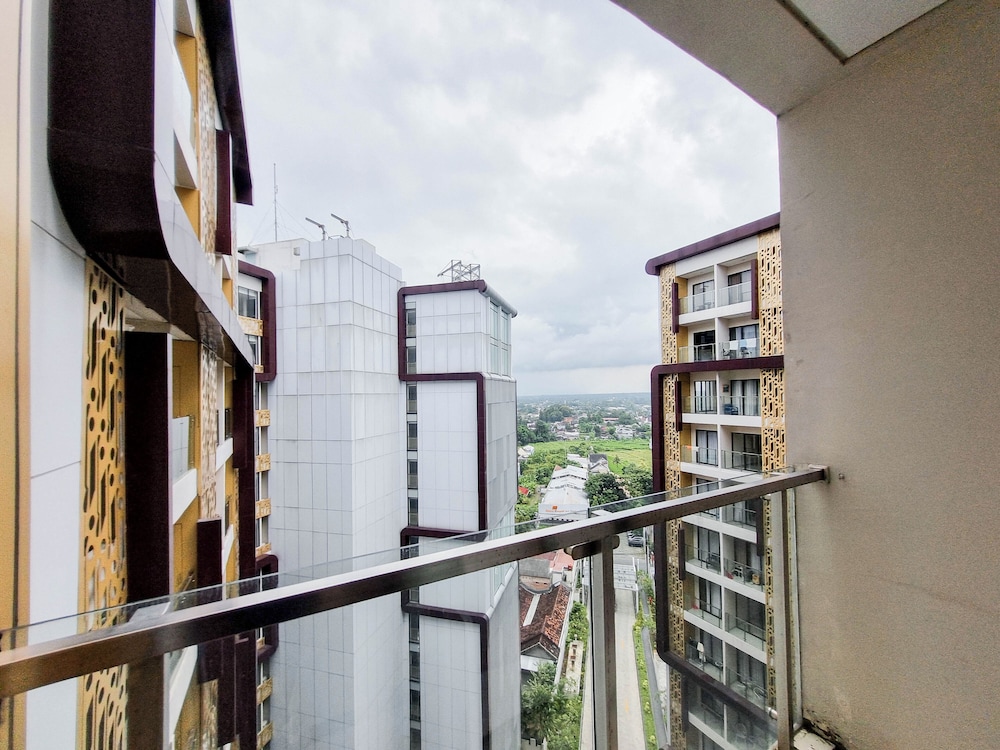 Comfy And Enjoyable Studio At Patraland Amarta Apartment