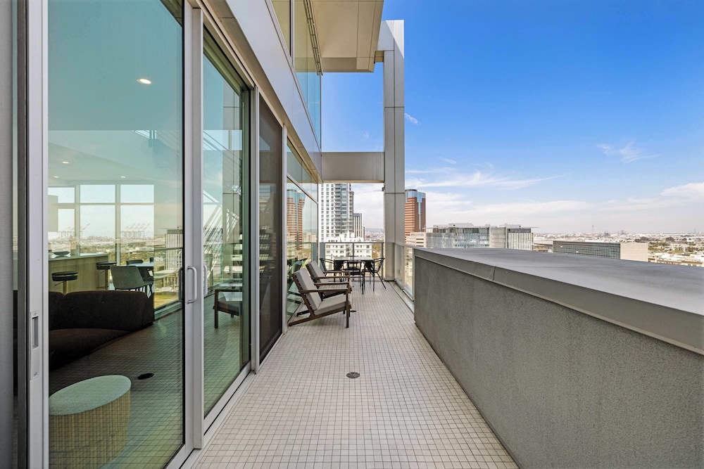 @marbella Lane - Chic 2BR Penthouse w/ Ocean Views