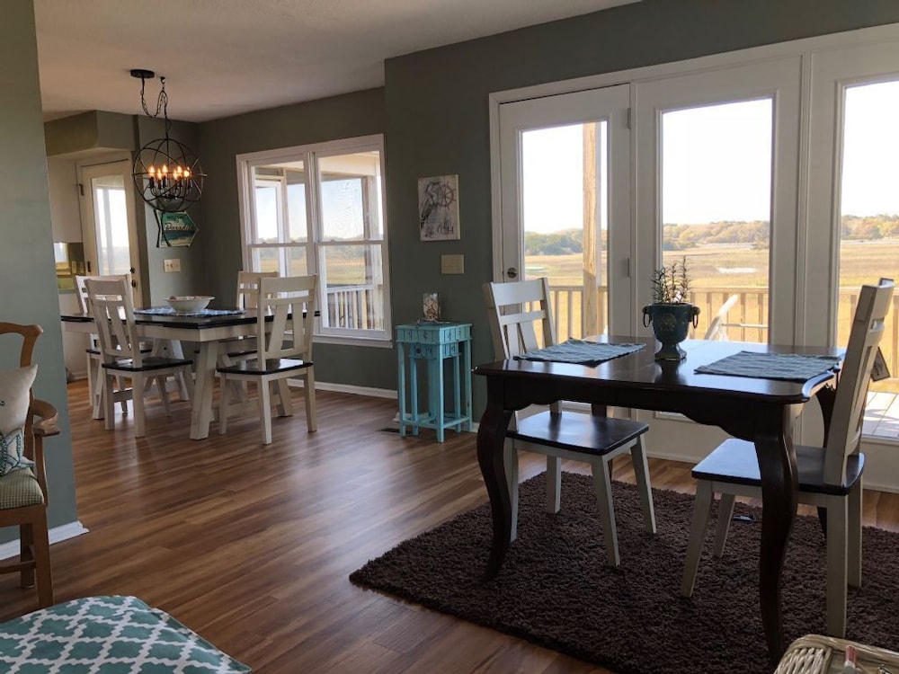 Tailslide Inn 4 Bedroom Home by RedAwning - Property Image 1