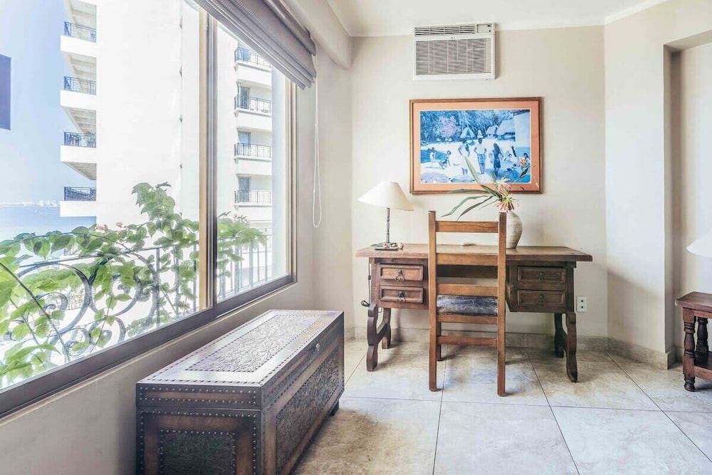 Ocean View 2Br Condo-balcony-beach-pool - 805