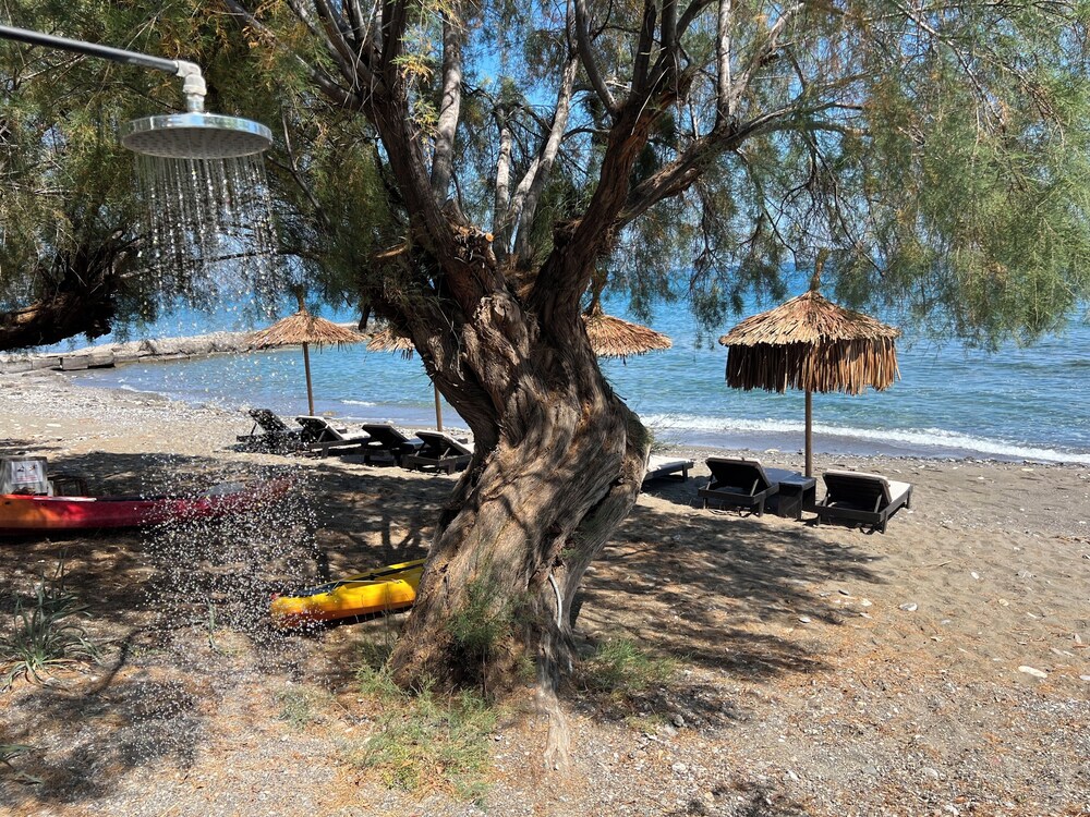 NIKKON LUXURY LIVING is a luxury private villa, in top of the sea.Enjoy LUXURY. photo 2