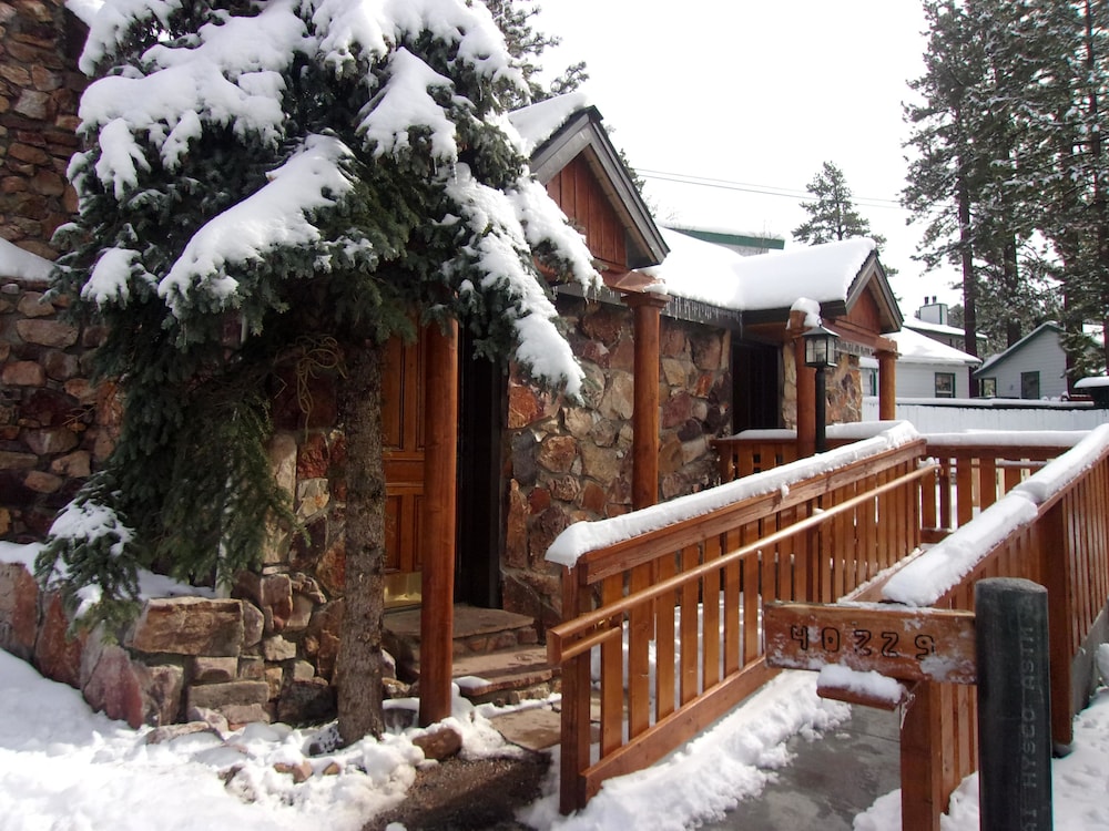 Embers Lodge and Cabins