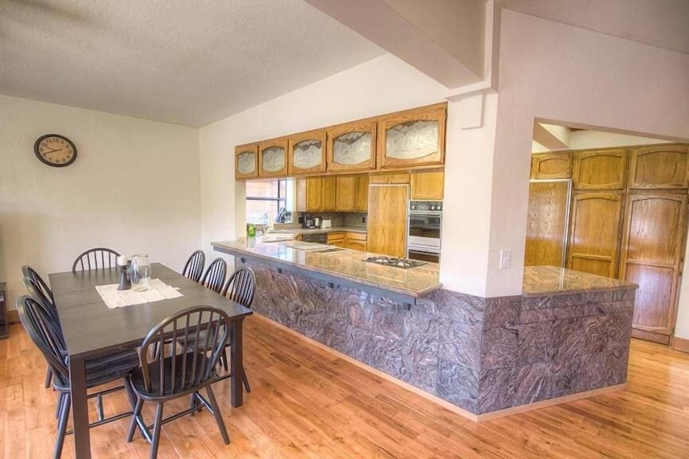 569 Lucerne 4 Bedroom Home by RedAwning