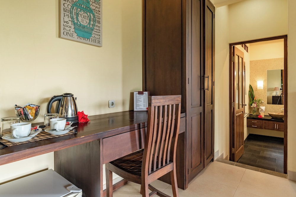Alamanda Lovina Resort
