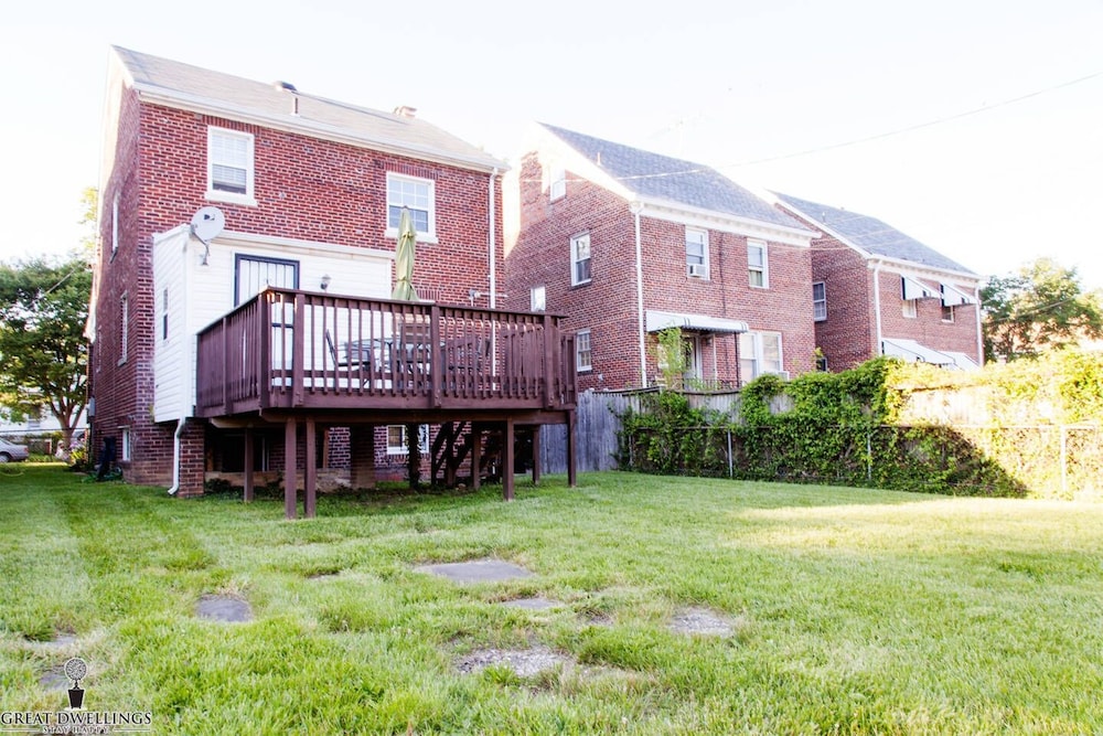 1BR Oasis Near Takoma Metro Minutes to Capital photo 2