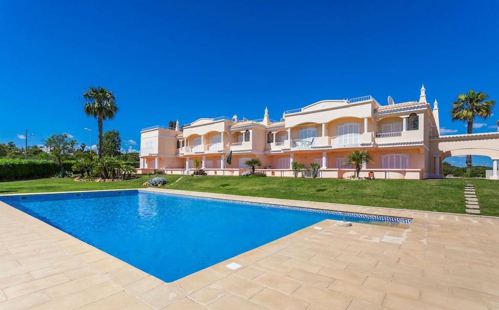11 Marinha Two Bedroom Apt at Praia do Marinha