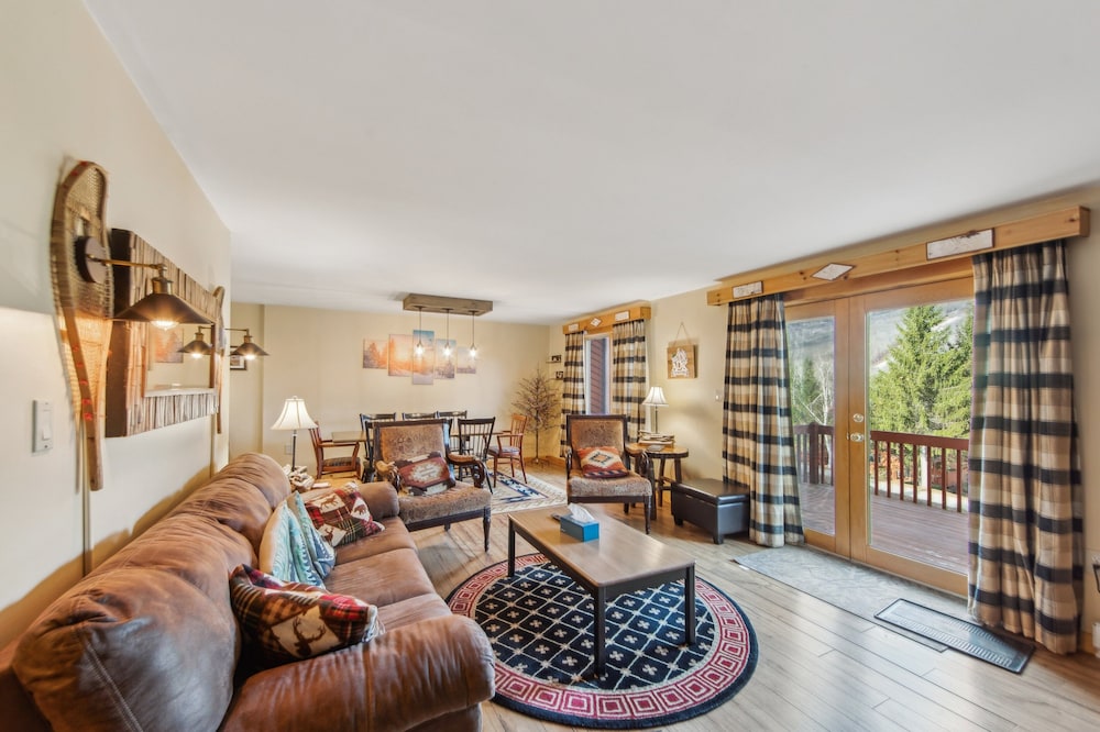 Straight Brook 5d - Adirondack-style Townhome 2 Bedroom Townhouse by The Summit at Gore Mountain