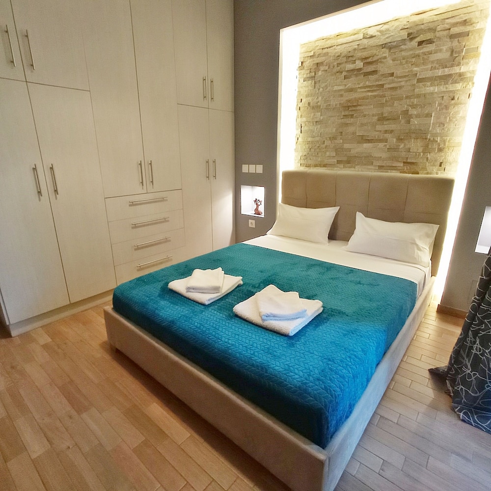 Cozy Apartment for 4 Persons at Thiseio Cozy Apartment for 4 Near Acropolis at Thissio