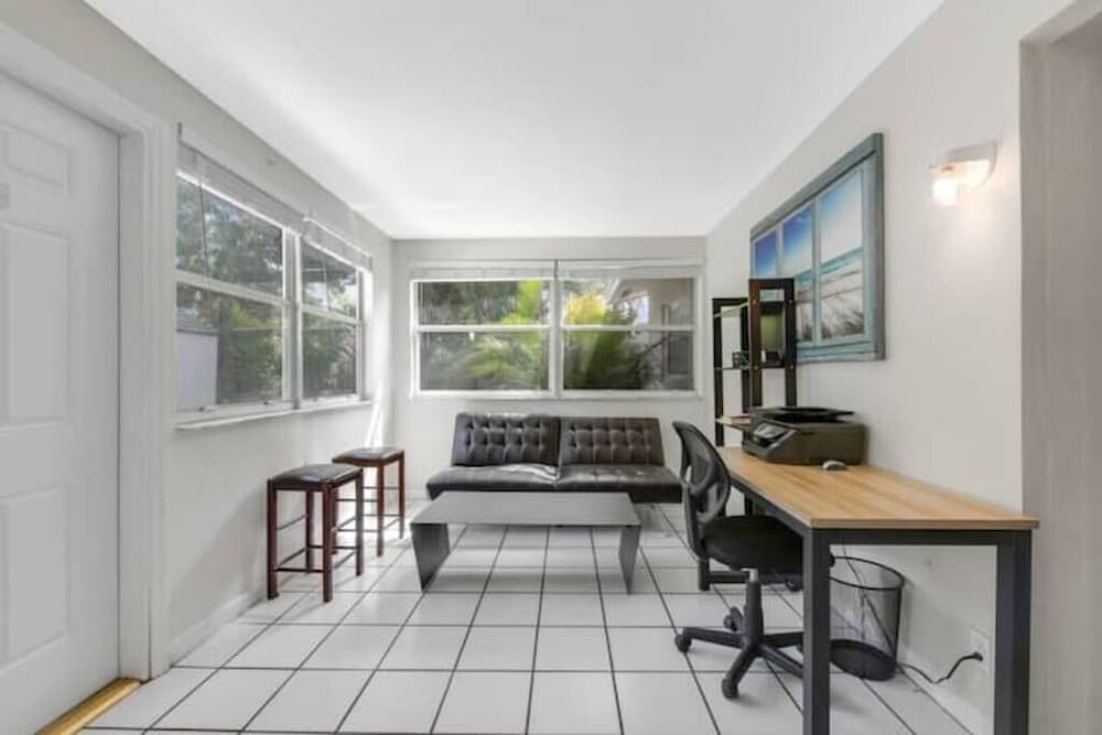5140 Duplex in Oakland Park view 2
