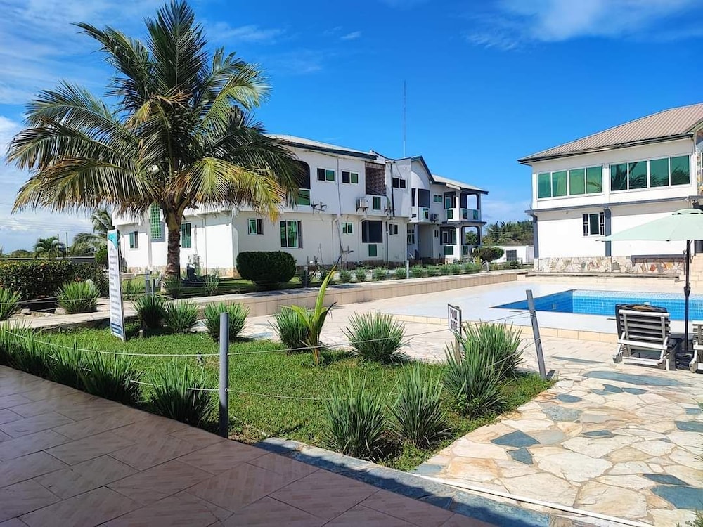 LLOYDS BEACH RESORT and SPA