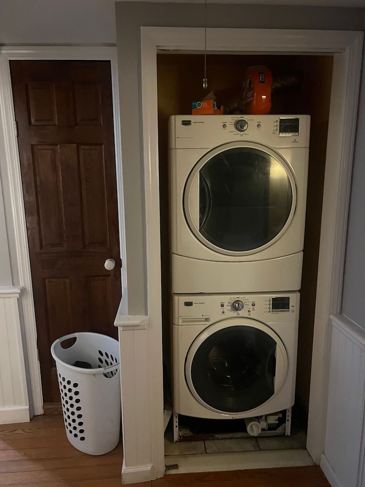 2 Br Victorian Apt 2800 sq ft 2 Floors With Full Kitchen 2 Baths and Laundry