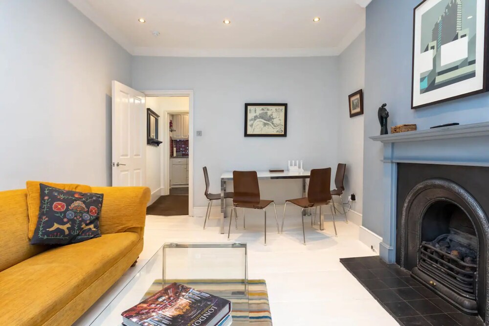 2 Bedroom 2 Bathroom Victorian Maisonette in Barbican