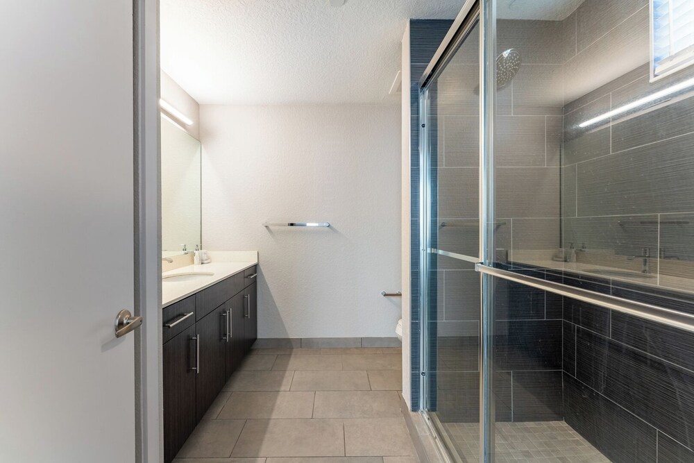 Daytona 2BR Getaway Parking Family & Pet-friendly