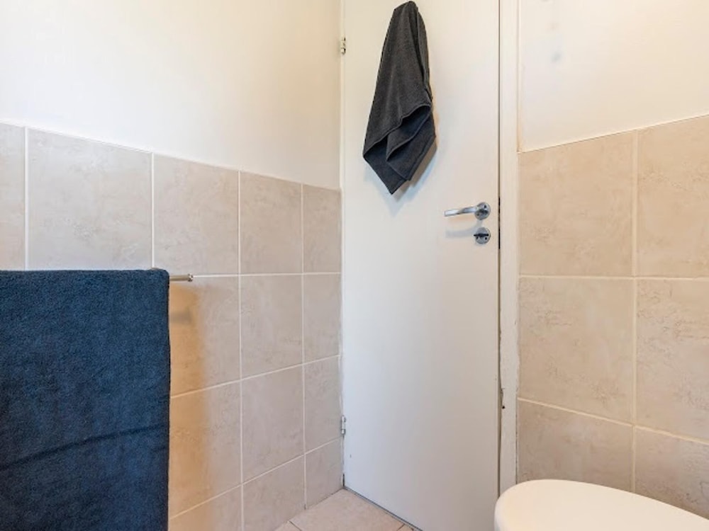 1 Bedroom Apartment Sleeps 4, Free Parking, Tv