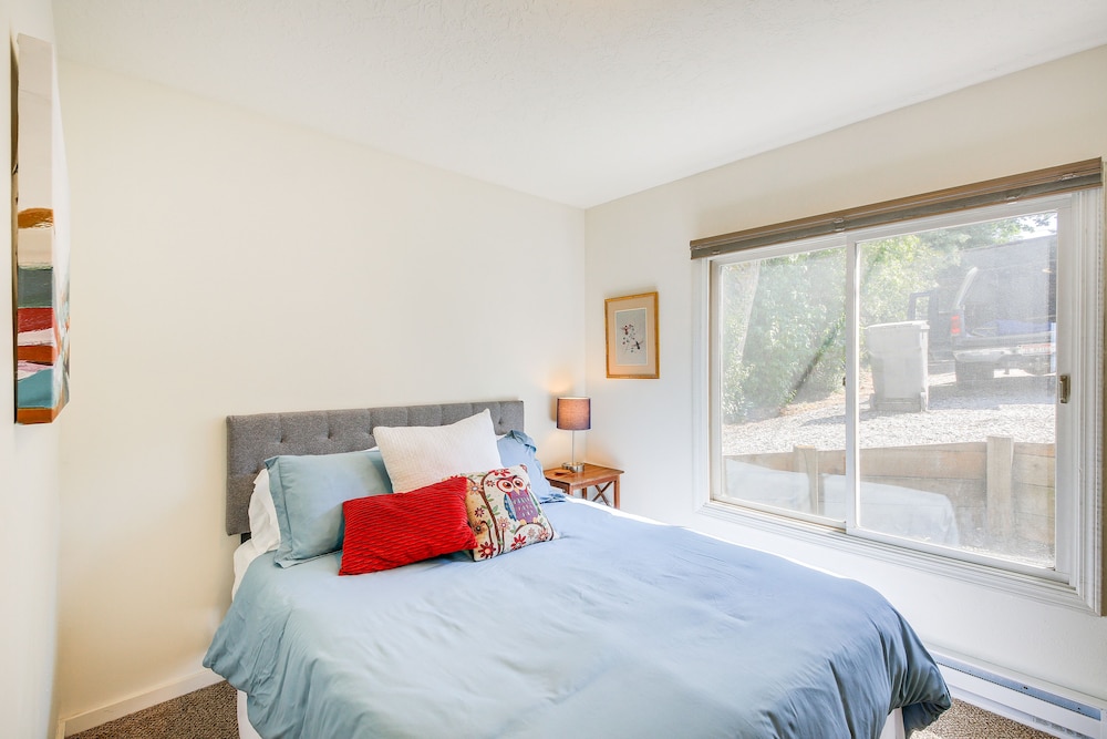 Charming Sagle Retreat w/ Hot Tub  Cozy Fireplace - Property Image 21