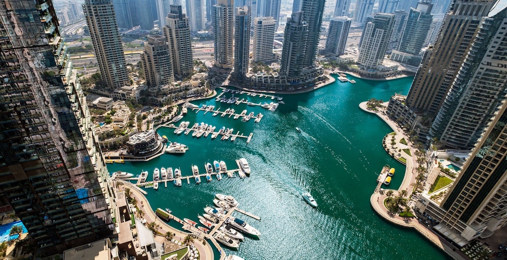 LUX Lavish Suite with Full Marina View 4
