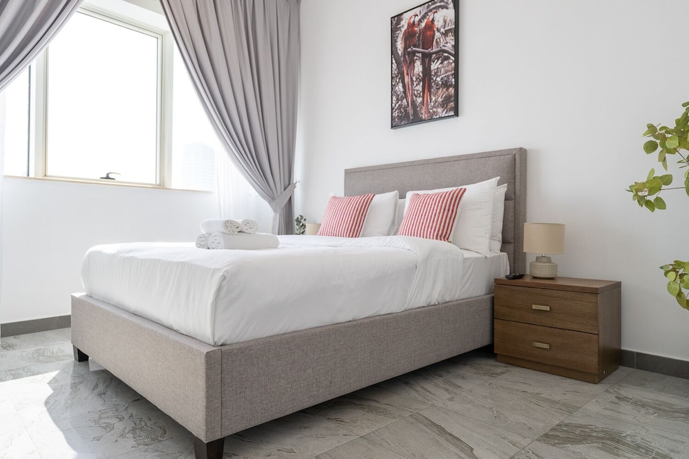 Dubai Marina - Stunning Huge 4 Bedroom Apts Near JBR - Gym - Pool - Parking by Sojo Stay