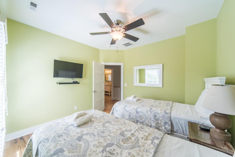 Charleston Vacations - E Ashley A 121 4 Bedroom Holiday Home By My Ocean Rentals - Property Image 5