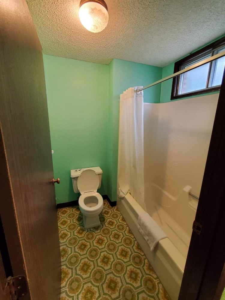 Gray Plaza Motel