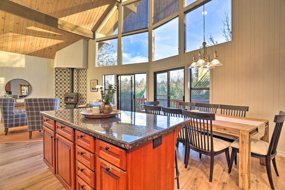 Lake Arrowhead A-frame Cabin w/ Deck & Balcony!
