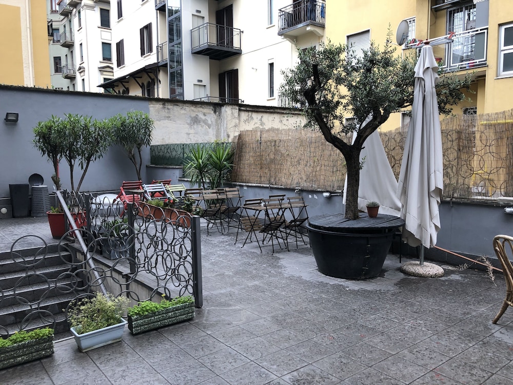 Lion University & Youth Hostel Milano