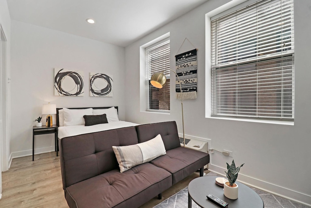 Uptown Studio Gem - Montrose rep - Image 2