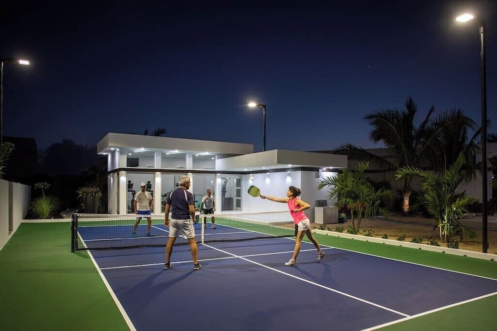 Family Beachside Villa With Hotel Amenities v7