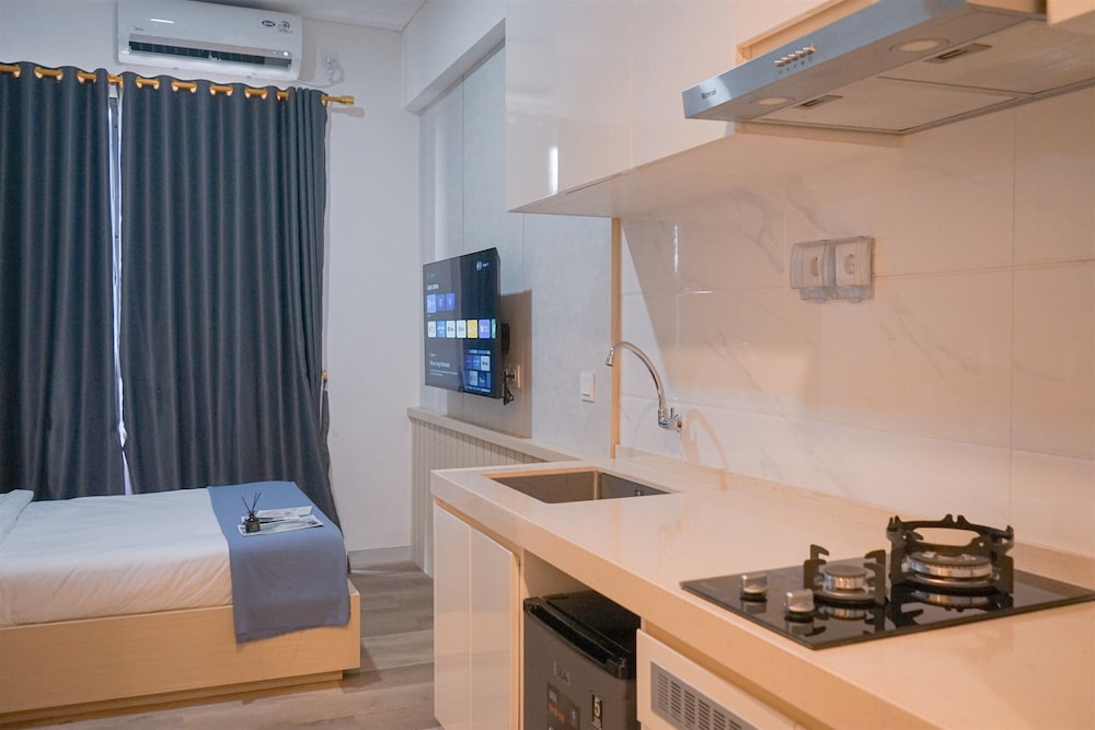 Best Deal Studio Room Apartment At Sky House Bsd